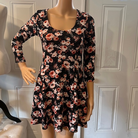 NWT Forever 21 Floral Dress Size M - Picture 1 of 6